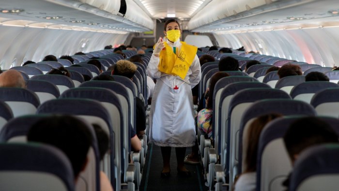 US woman tests positive for Covid-19 mid-flight, isolates for 5 hours in bathroom