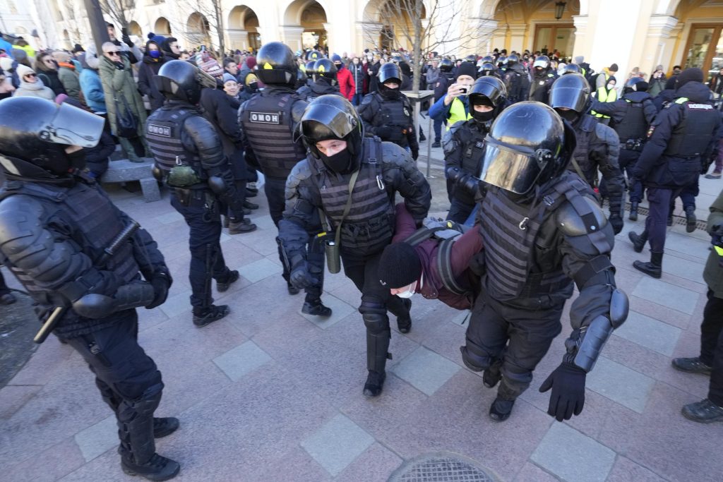 Russians hold anti-war rallies amid ominous threats by Putin