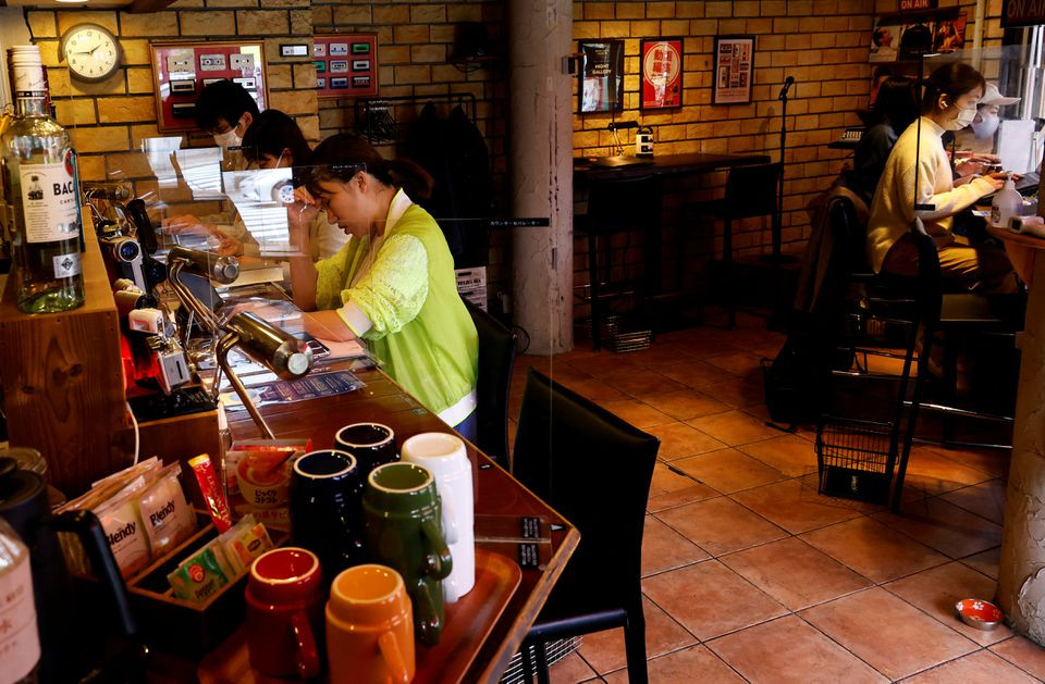 Coffee, tea and nagging at Japan’s anti-procrastination café