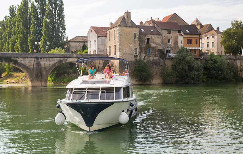 Le Boat has up to 30% off with summer flash sale – Travelweek