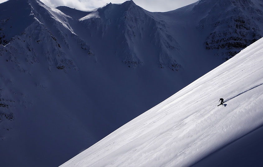 Skiing in North Iceland: beauty, backcountry and the Arctic Ocean