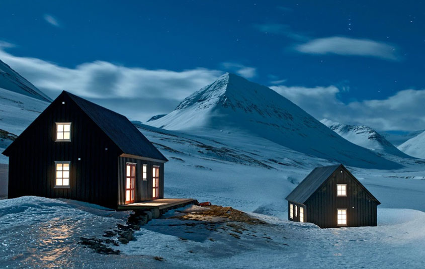 Skiing in North Iceland: beauty, backcountry and the Arctic Ocean