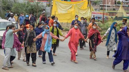 Tavleen Singh writes: Another exodus in Kashmir?