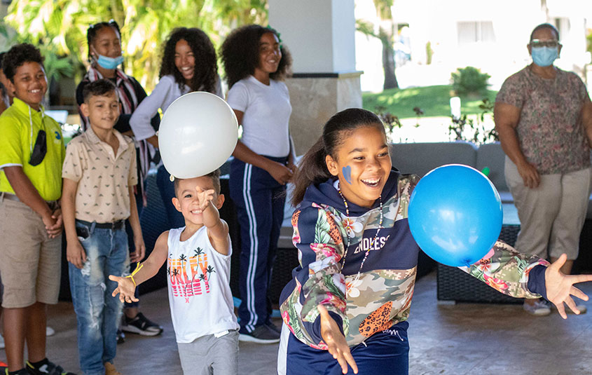 Sunwing and Bentley donate books and backpacks to students in the DR